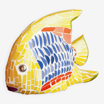 Figurine de poisson réalisée en mosaïque de style trencadis. Sculpture de poisson.