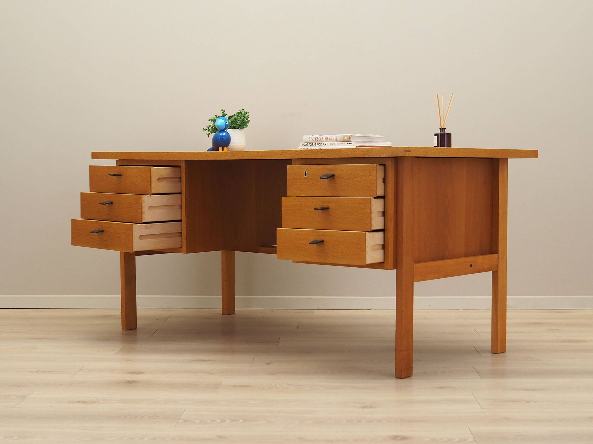 Bureau en frêne, design danois, années 1960, designer : Svend Age Madsen
