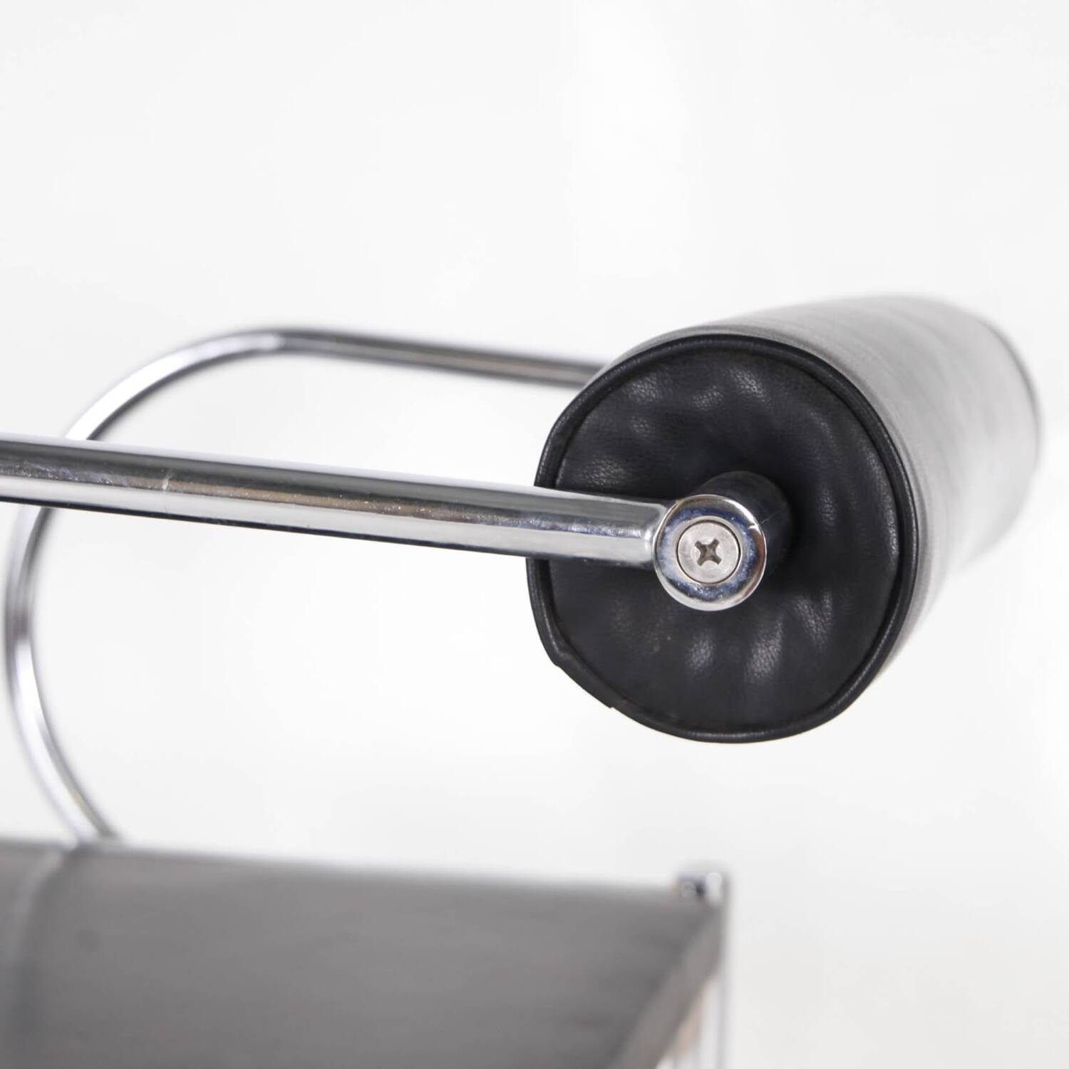 Set of 6 chrome and leather chairs