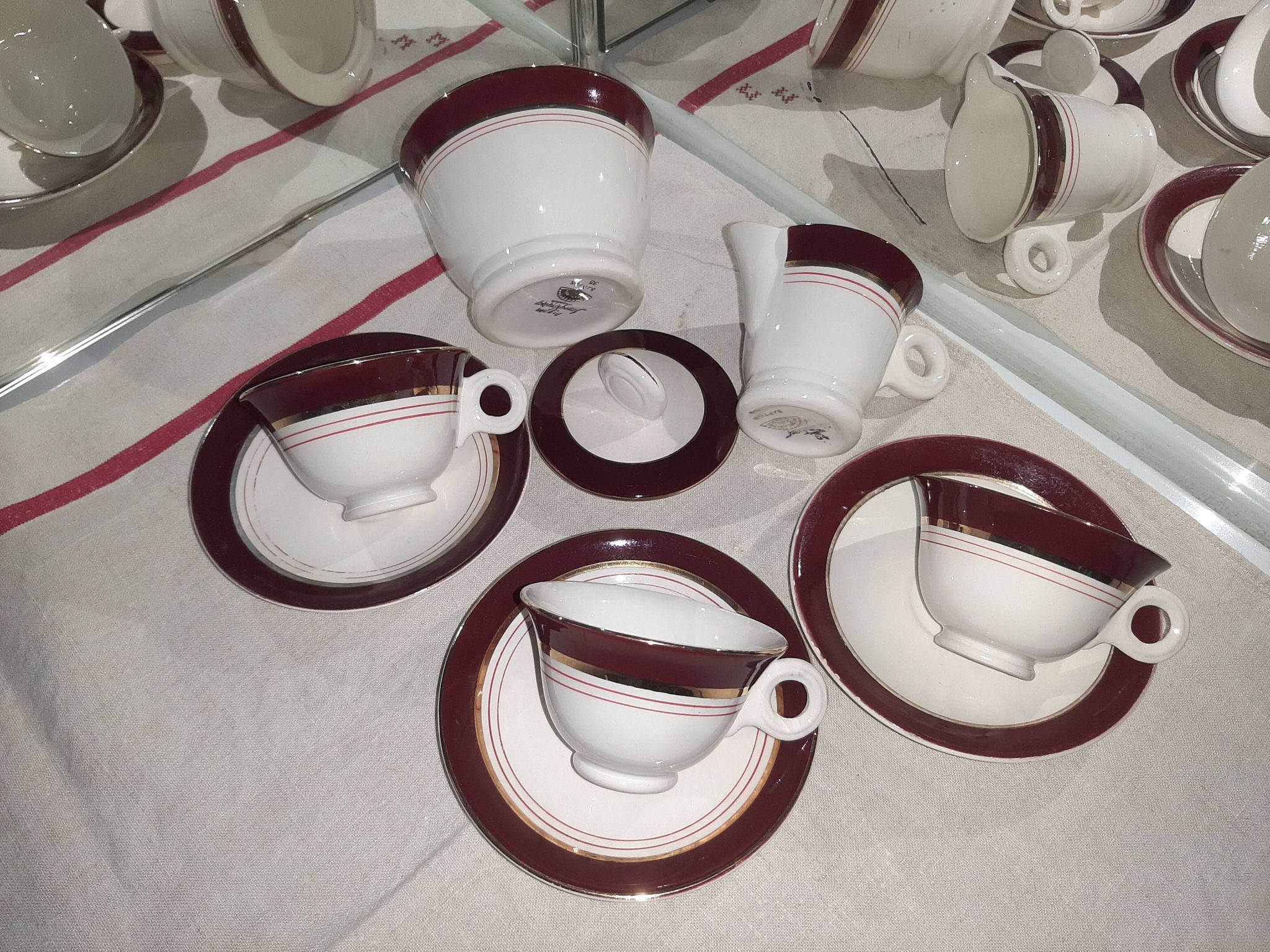 Vintage coffee service for 3 people in cream white with gold burgundy edging