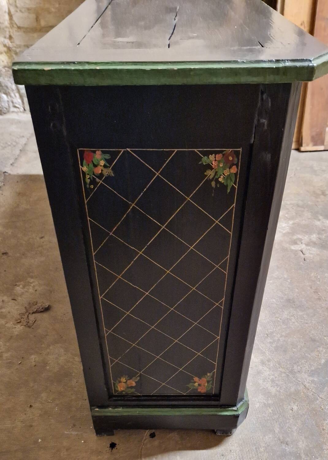 Painted chest of drawers
