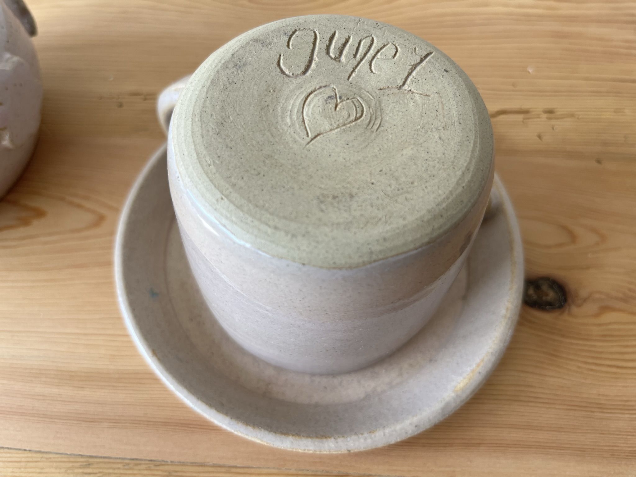Tasse, sous-tasse et sucrier en céramique