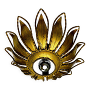 Applique ou luminaire de plafond en fer doré en forme de soleil espagnol, vers 1960.