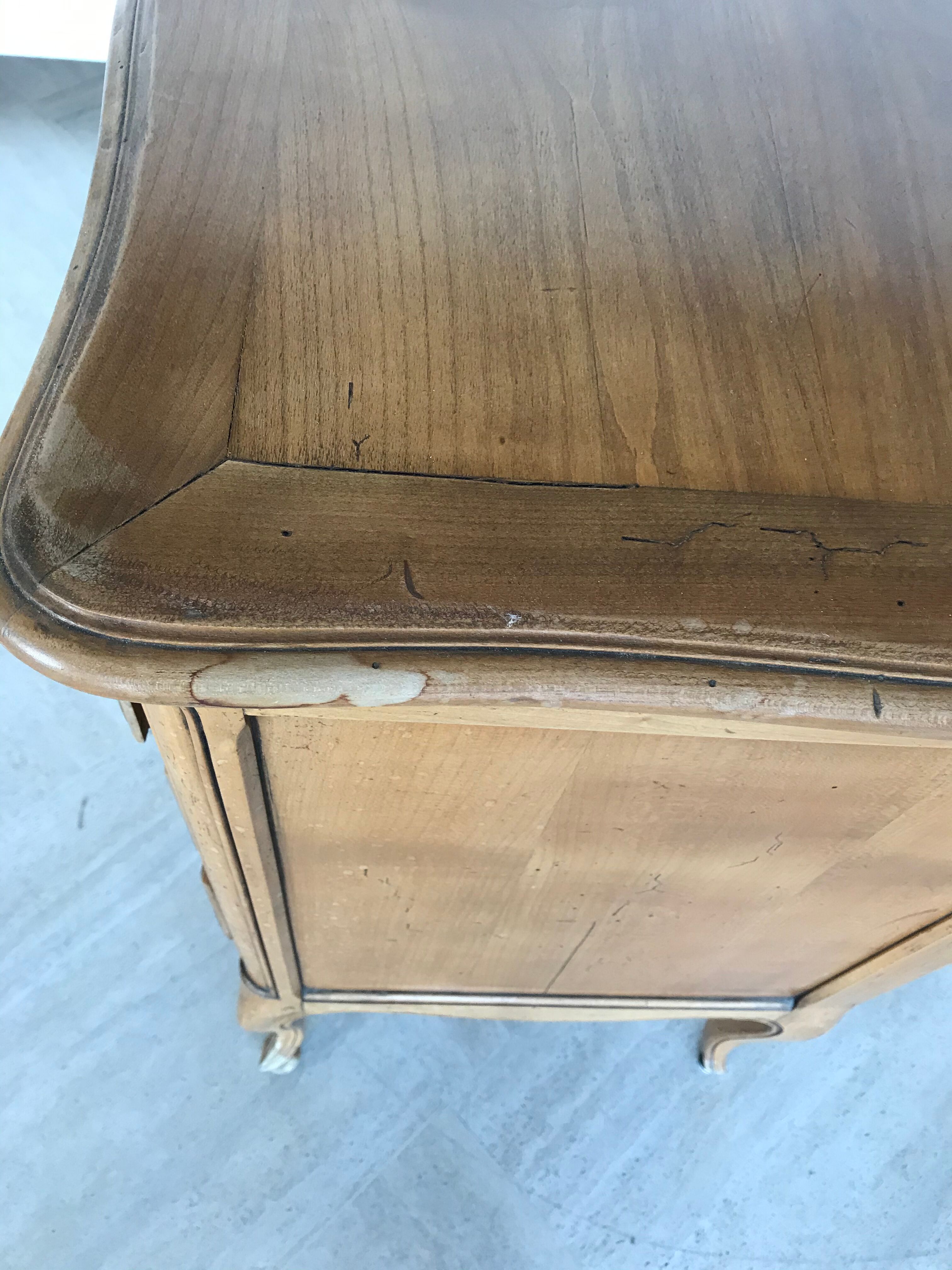 Three-drawer Louis XV-style dresser