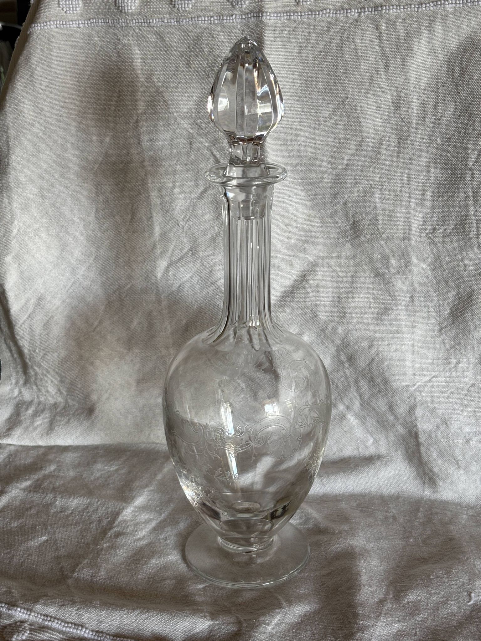 Antique engraved crystal carafe – floral decoration – matching Saint-Louis