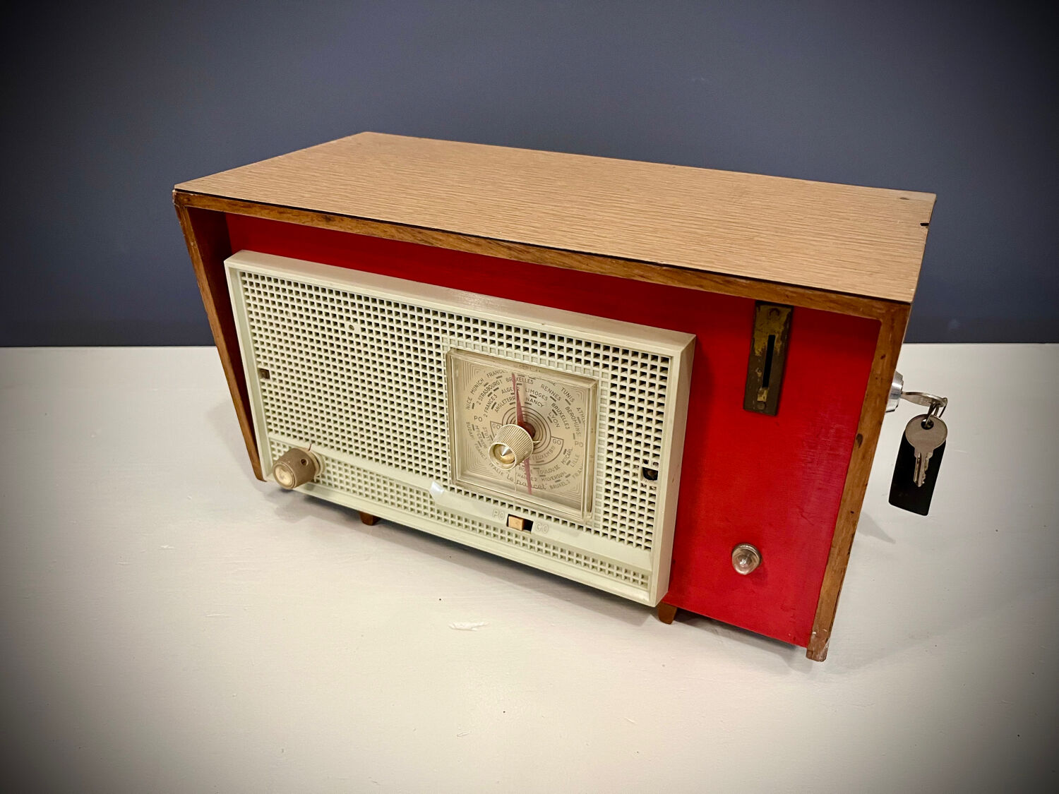 Old motel lamp radio