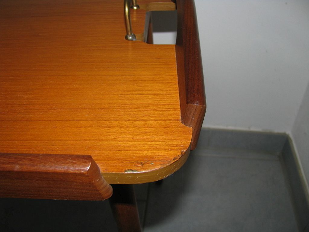 Table d'appoint plateau de service Aase Dreieri Ganddal Norvège  en teck et chêne années 1960