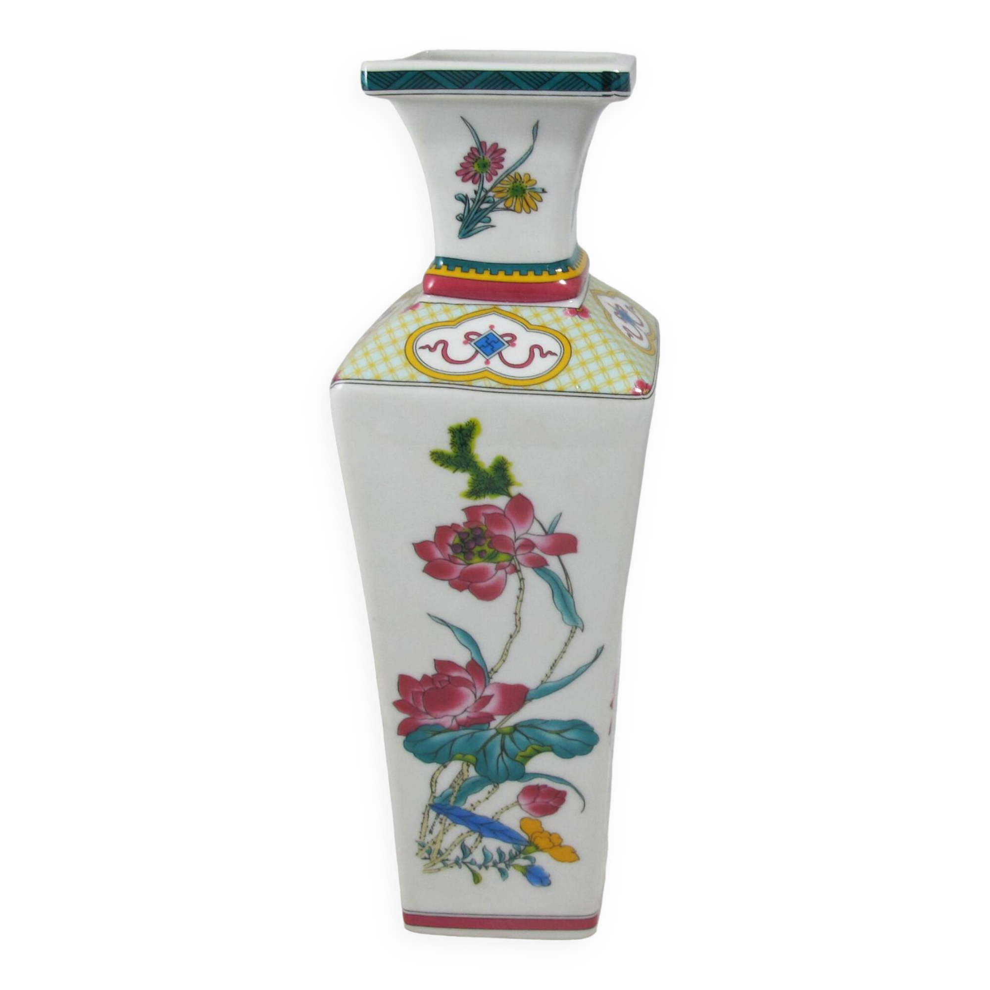 small famille rose vase in Chinese porcelain China