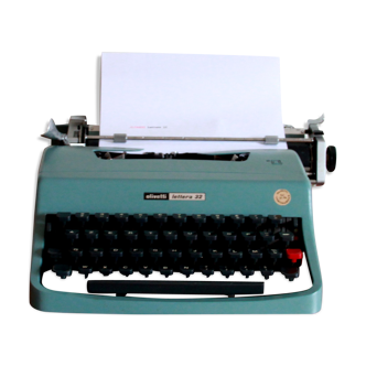 Machine à écrire Lettera 32 Olivetti bleu vert avec sa boite d'origine