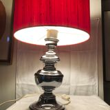 Lampe chrome et abajour rouge