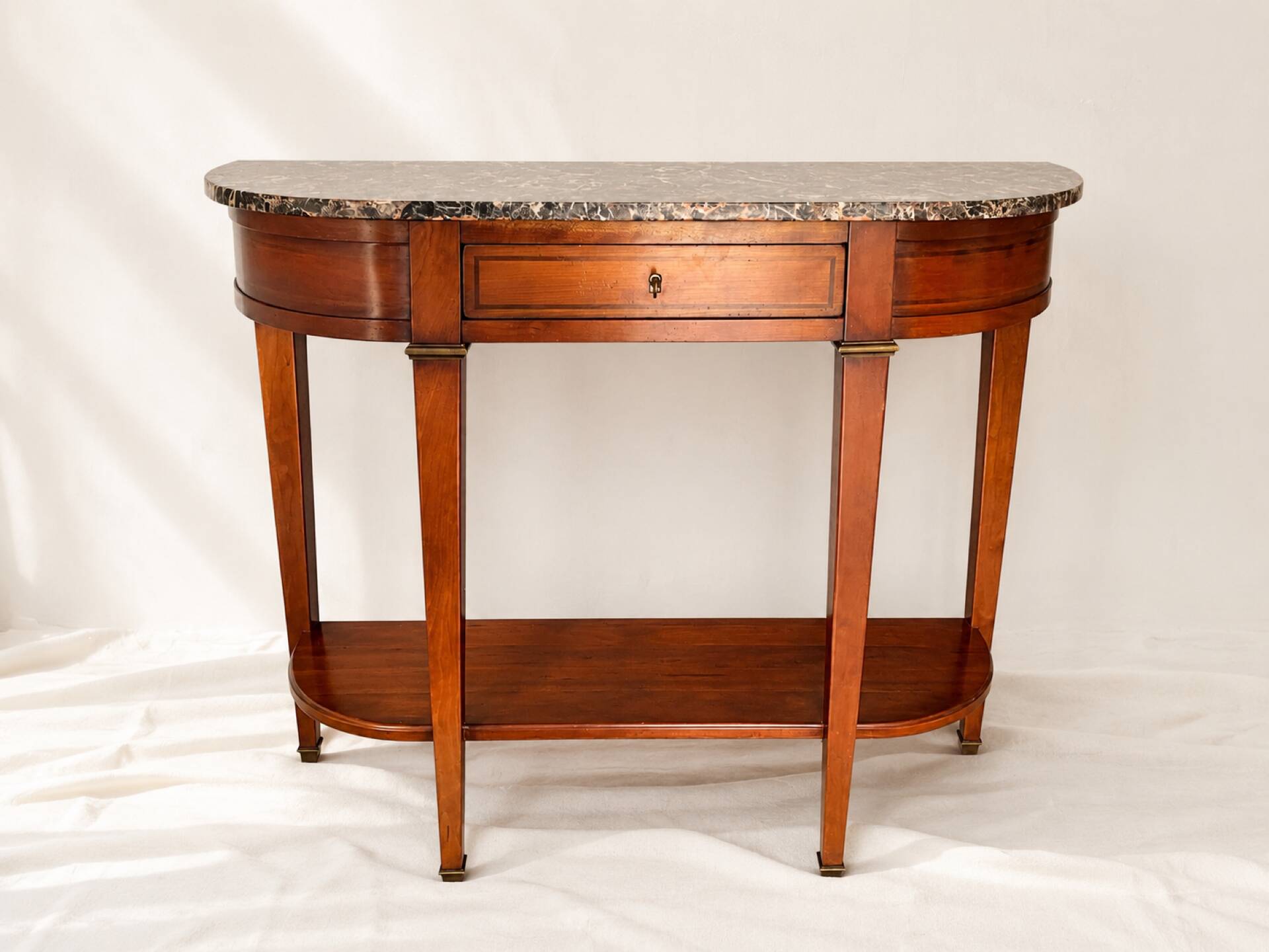 Console half-moon style Directoire/Louis XVI in cherry wood and marble.