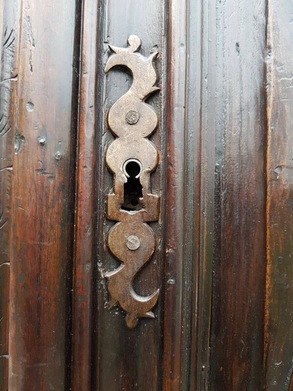 Armoire deux corps haut en retrait style Louis XIII