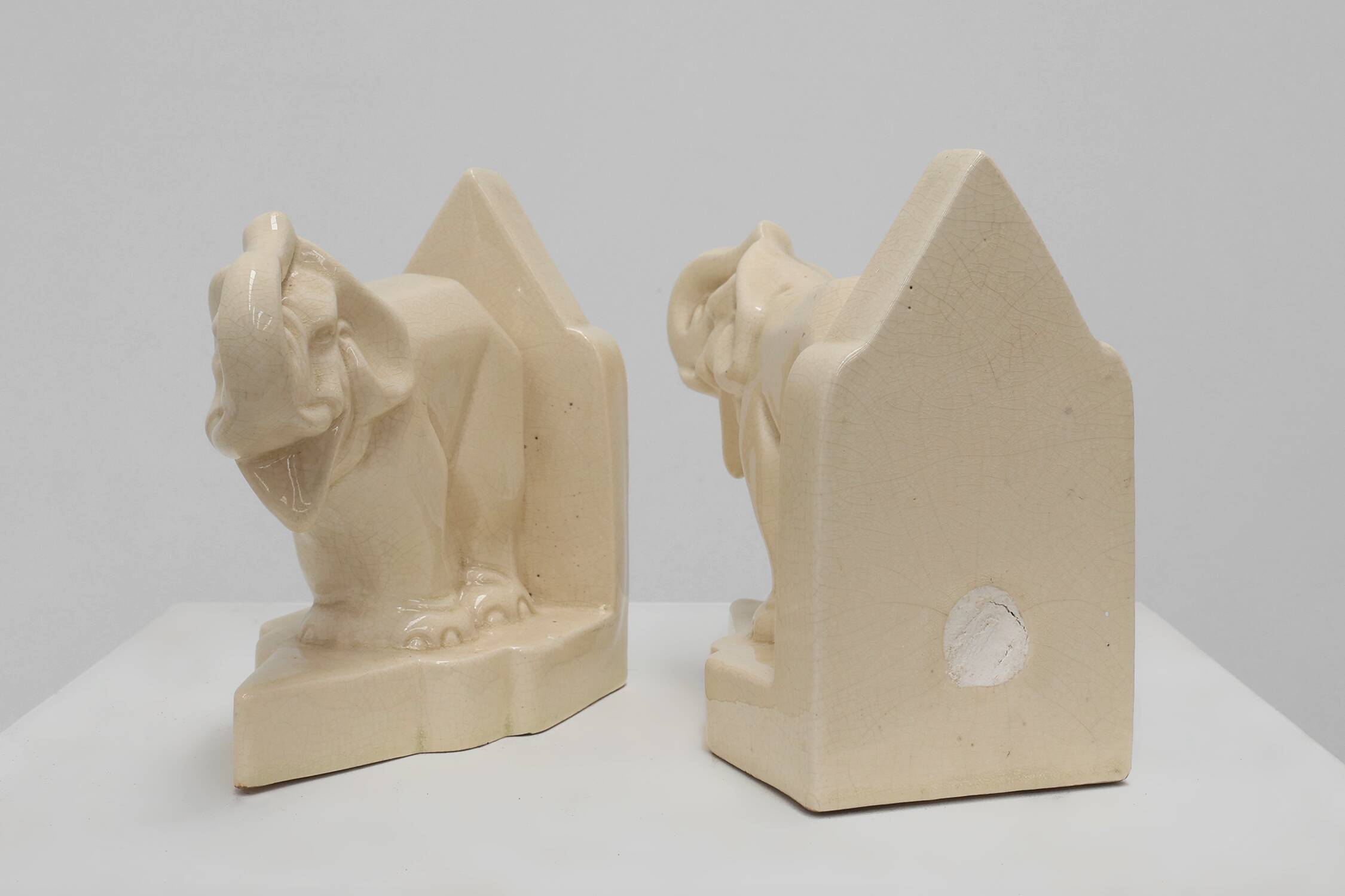 Serre-livres en céramique Art déco française à motif d'éléphant, années 1930