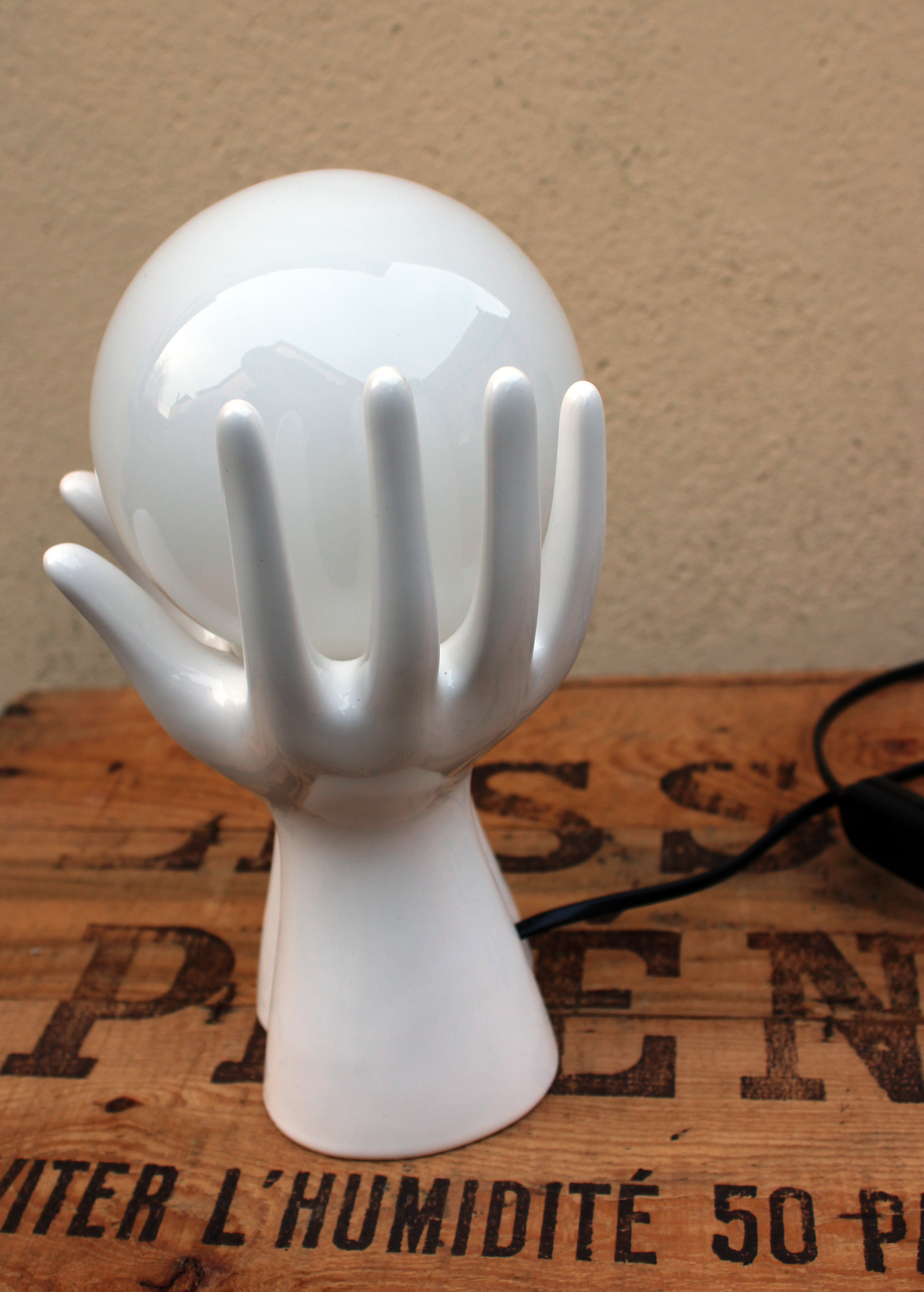 Hand-shaped lamp and opaline globe