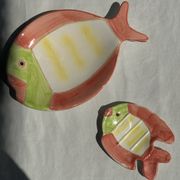 Duo of dishes in the shape of vintage colorful fish