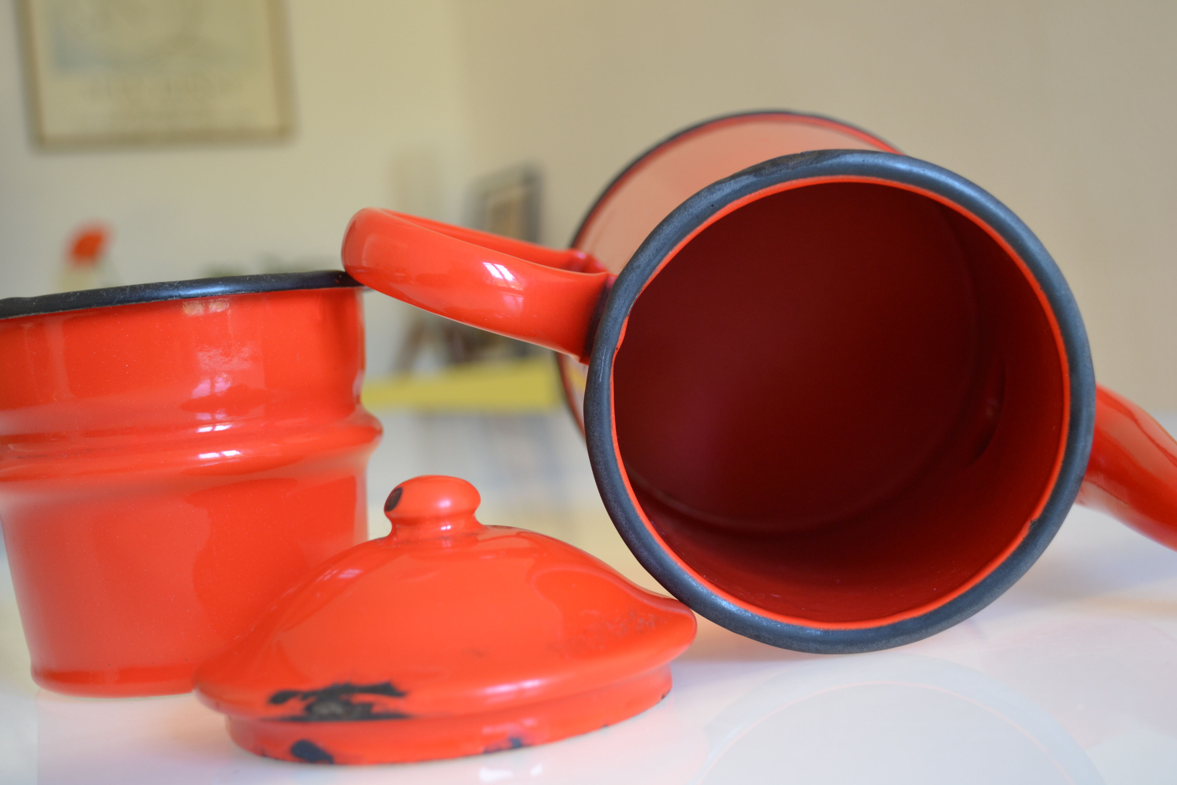 Vintage coffee maker in red and black enamelled sheet