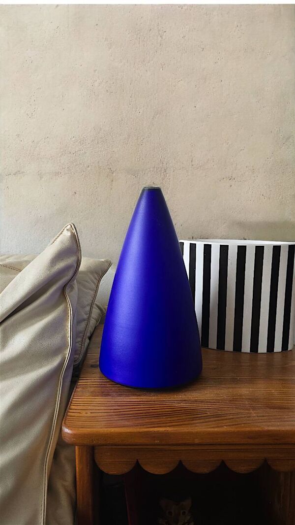 Lampe moderniste des années 80-90 bleu cobalt bleu Klein Verre de Vianne