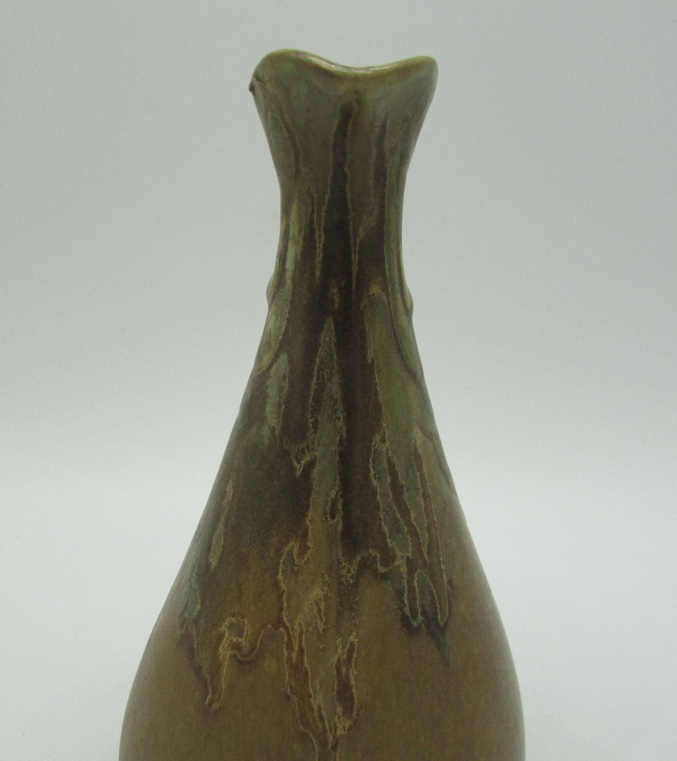 Denbac pitcher mounts lion paws