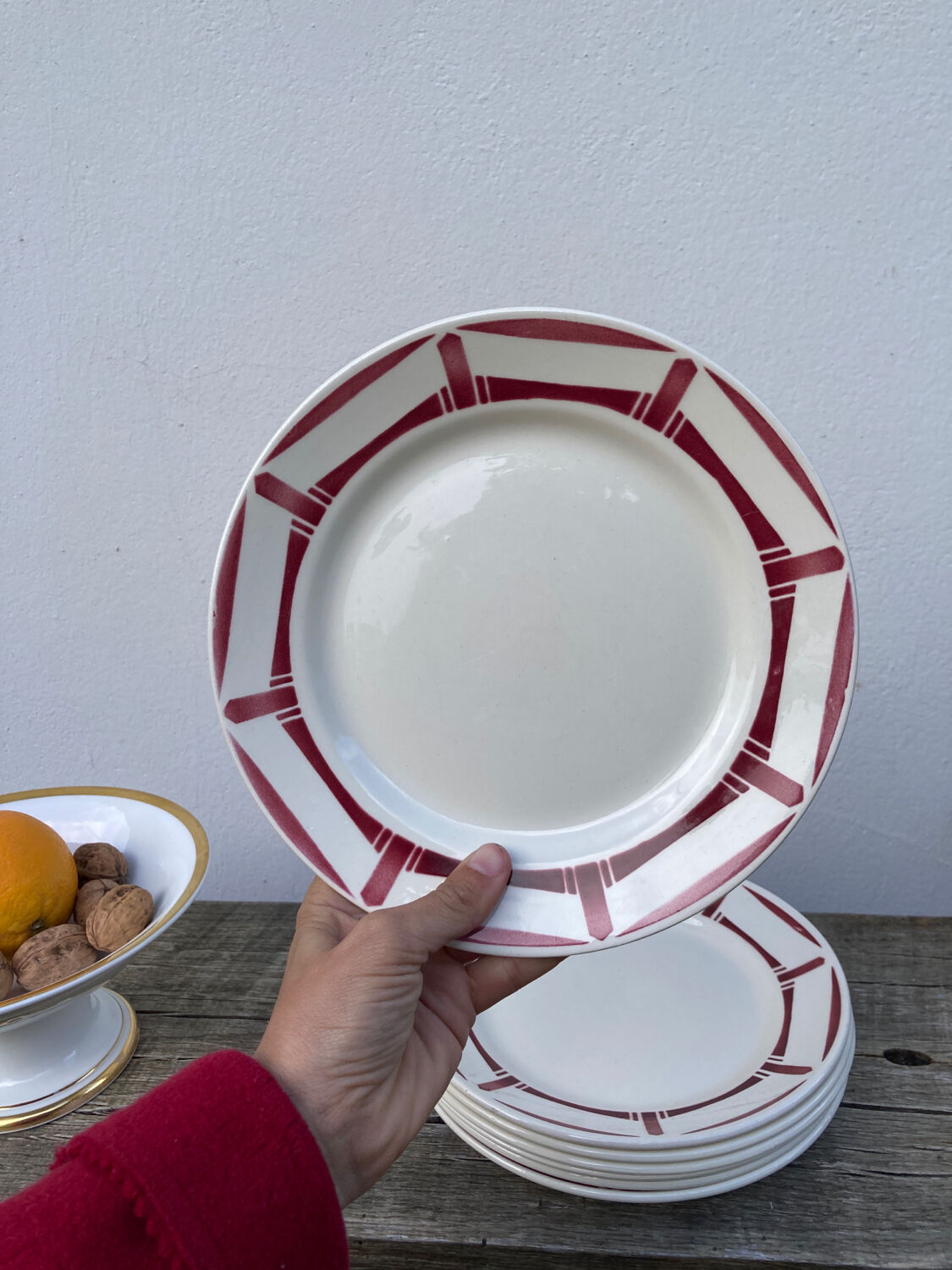 7 flat plates in white and red burgundy porcelain vintage Badonviller model Louise