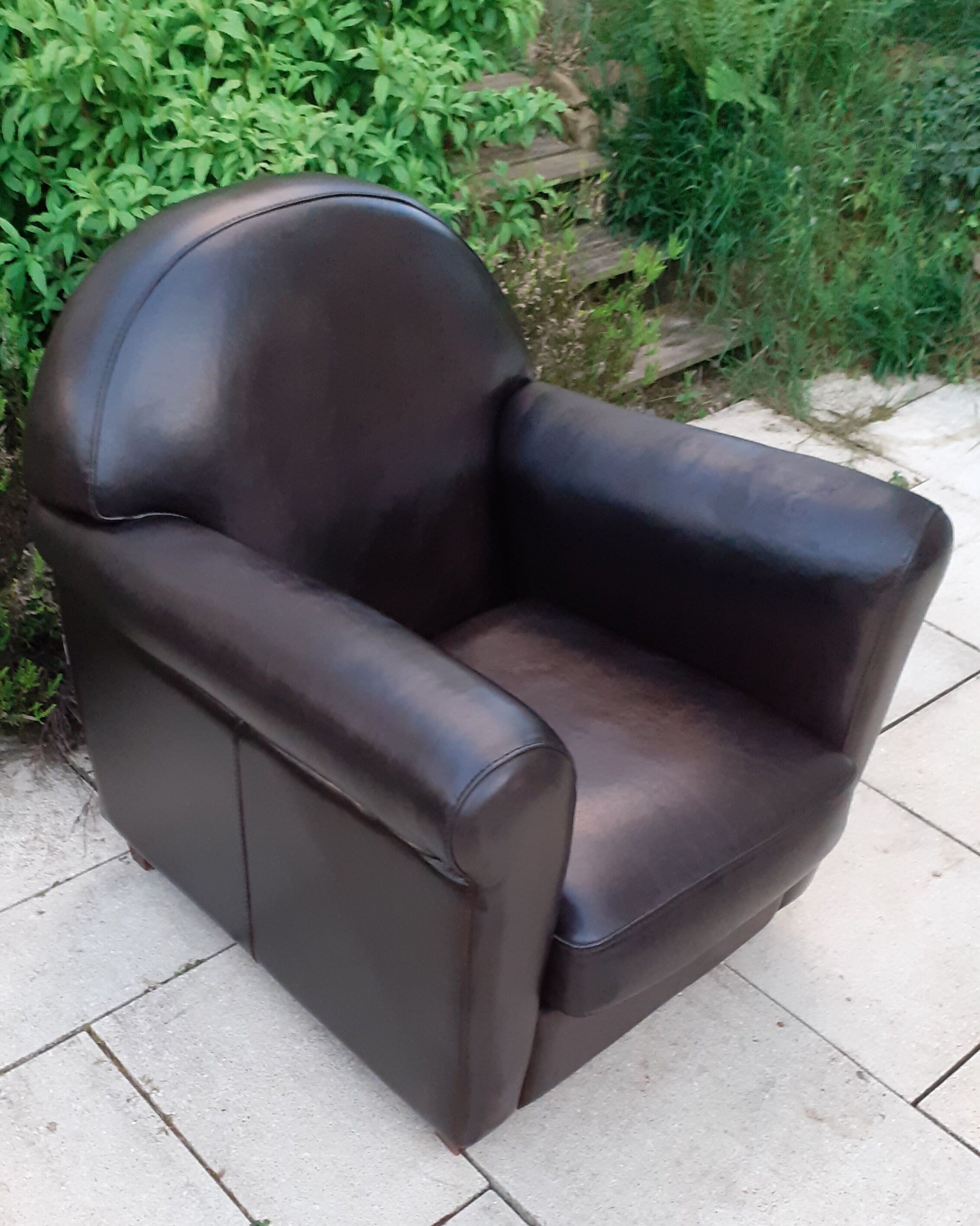 Fauteuil club en cuir bois & chiffons