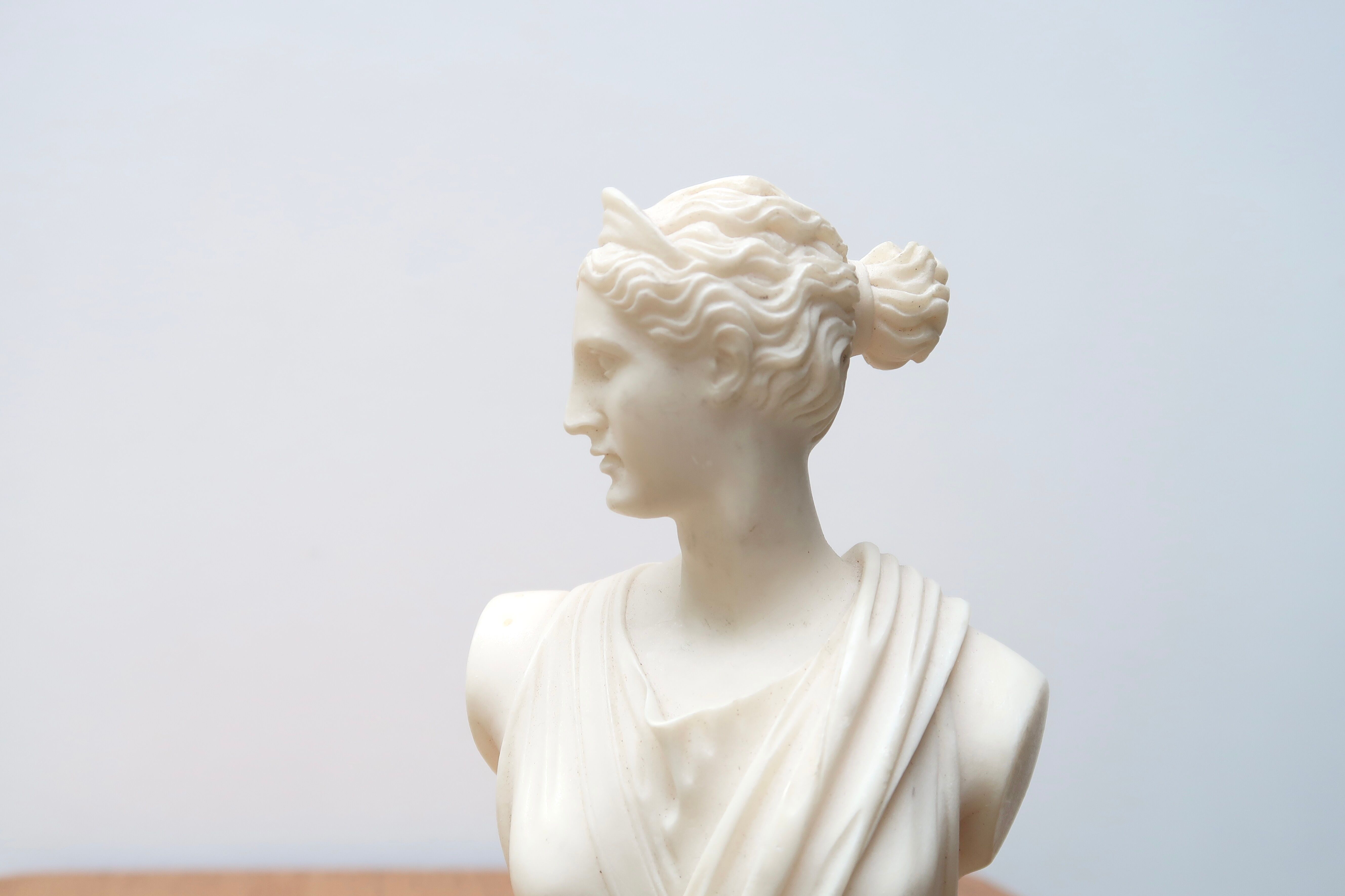 Greek bust of Diana in resin, 70s