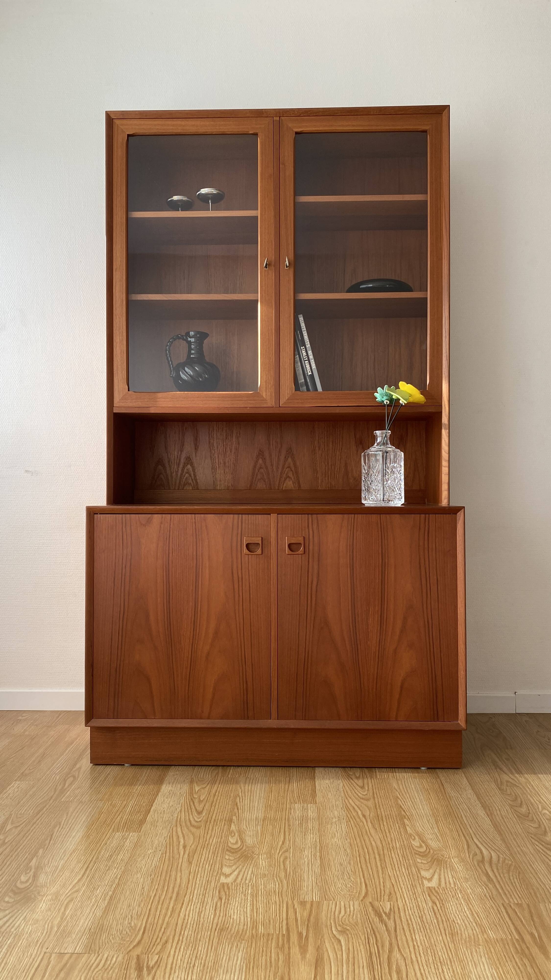 Meuble vitrine scandinave années 60 en teck par Erik Brouer