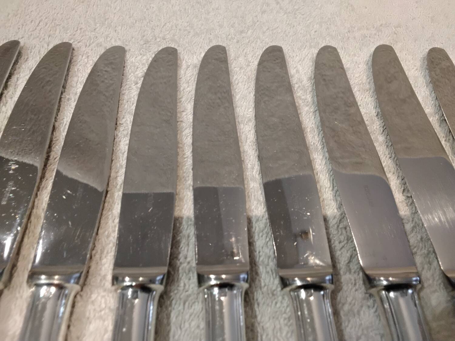 12 dessert knives with silver-plated metal handles, silversmith Ercuis Valencay