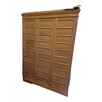 Trade furniture with lockers opening with 3 doors