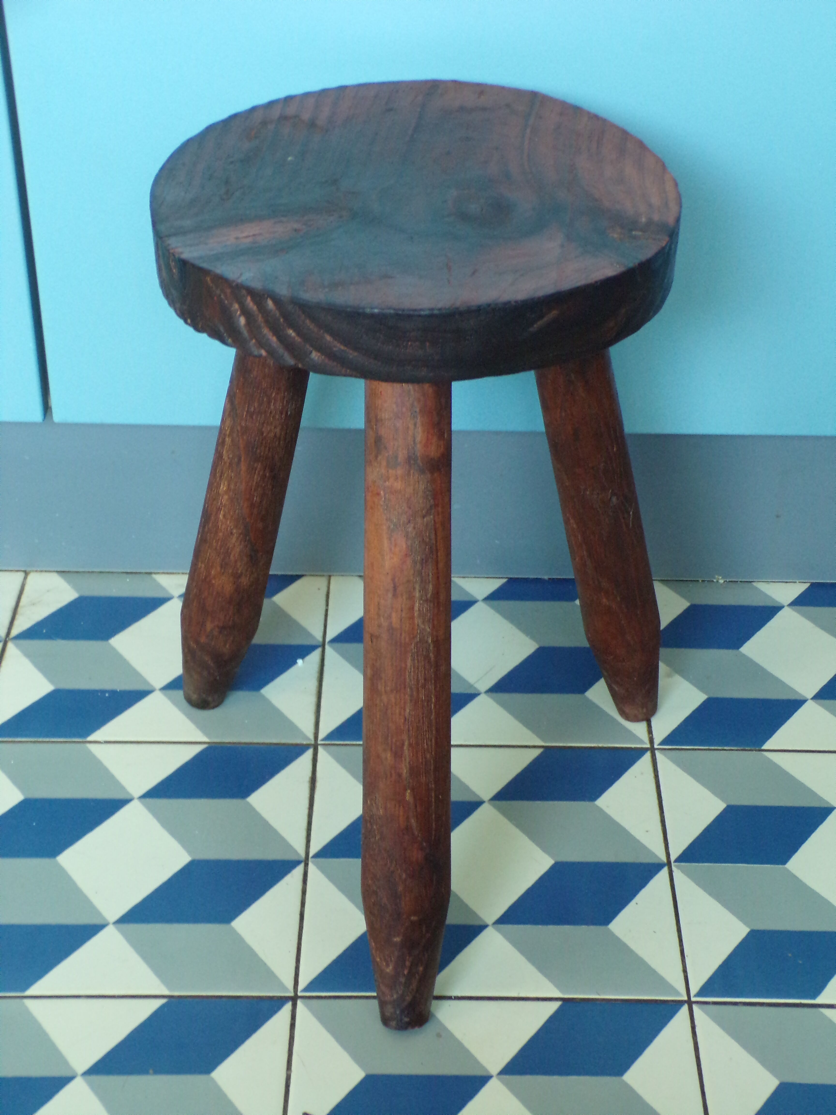 Tabouret de traite tripode