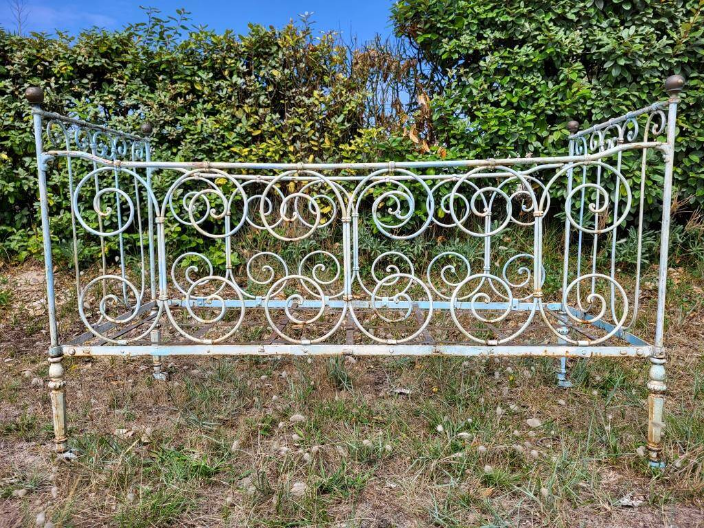 Lit cage volutes pour jardin d'hiver et d'été