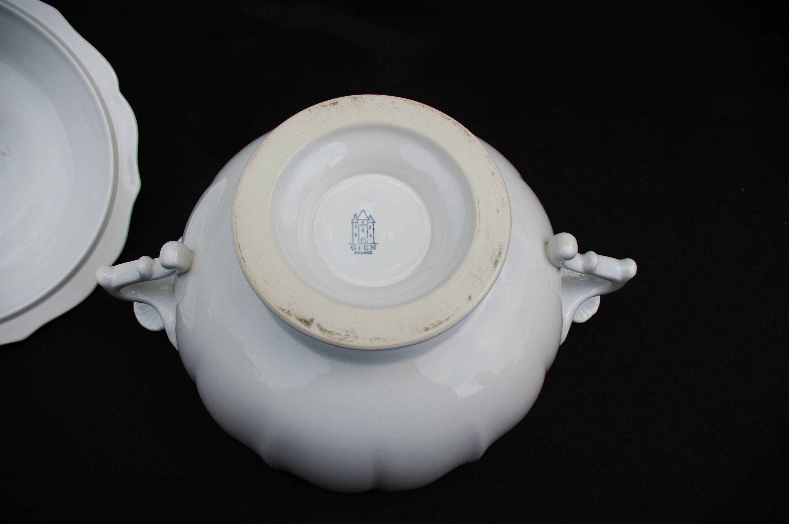 Tureen in white Gien earthenware Louis XV model