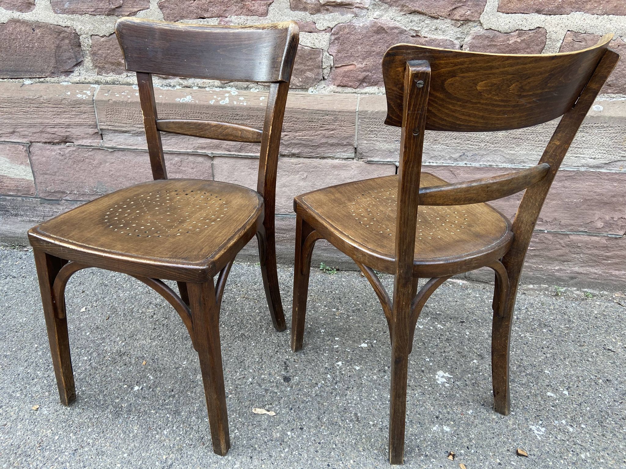 Paire de chaises de brasserie bois courbé