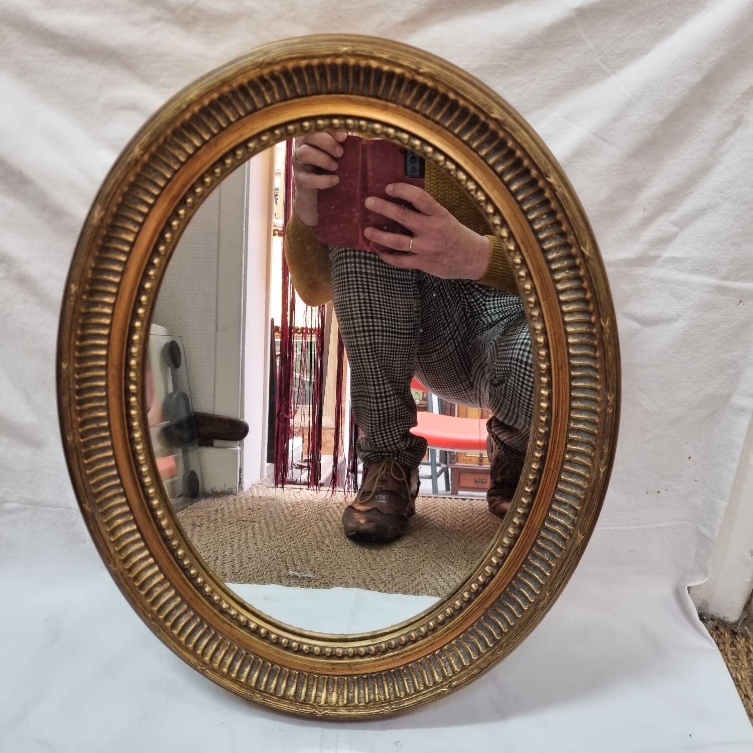 Oval wooden mirror, gold 49x39cm