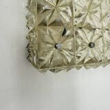 Lampe de plafond en lucite des années 1970, style milieu de siècle.