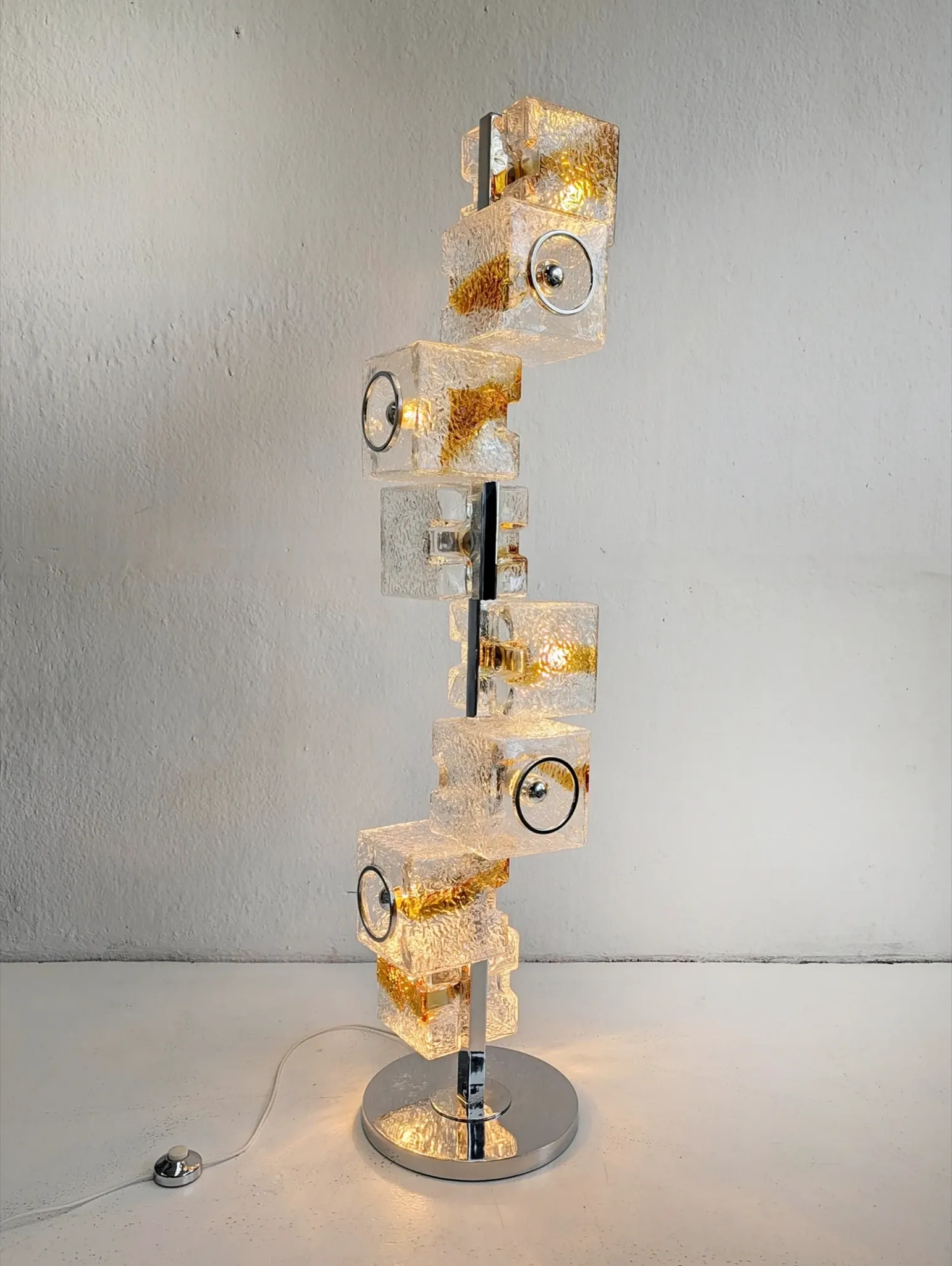 Murano glass cube floor lamp by Toni Zuccheri for VeArt 1960s