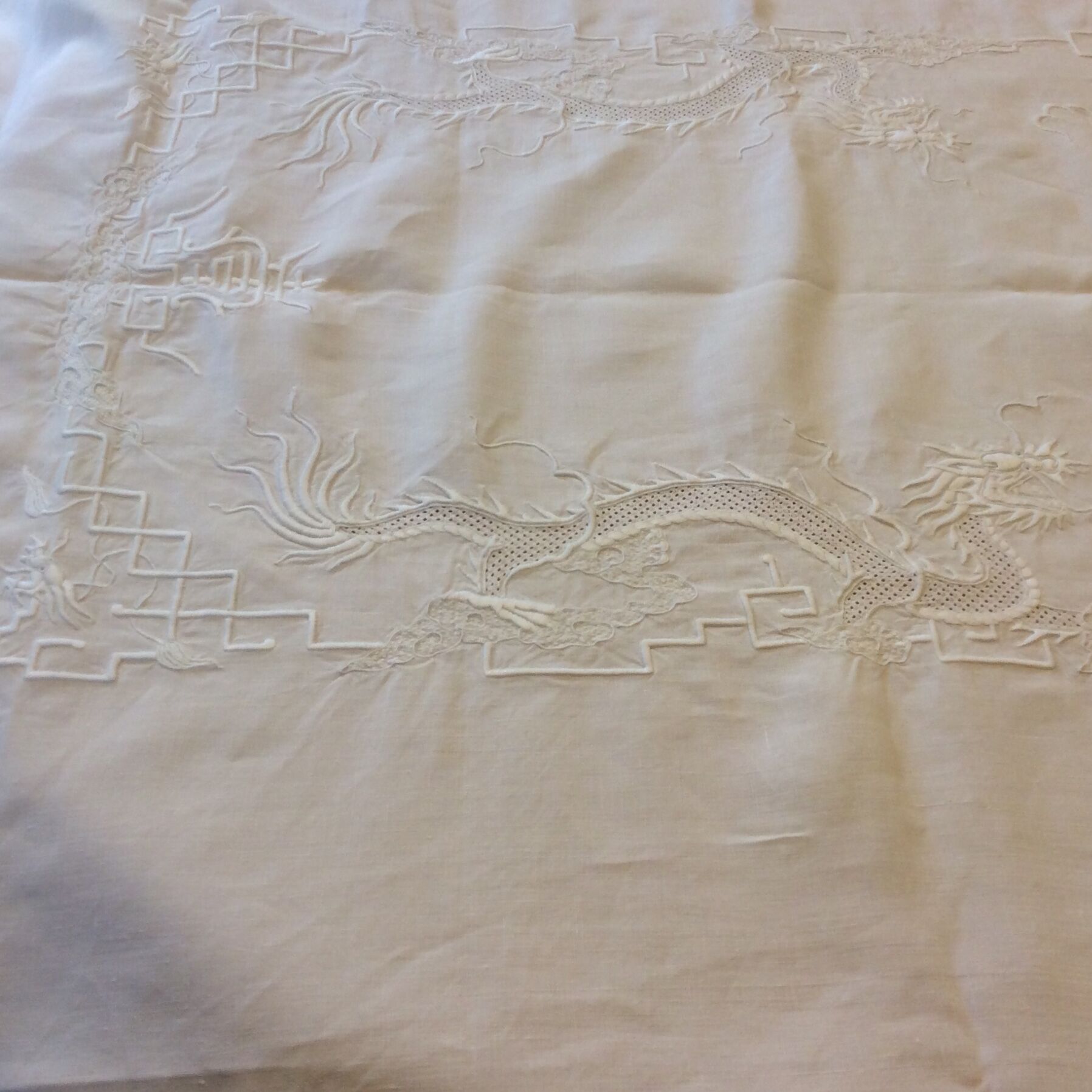 Large tablecloth and 12 hand-embroidered towels - vintage