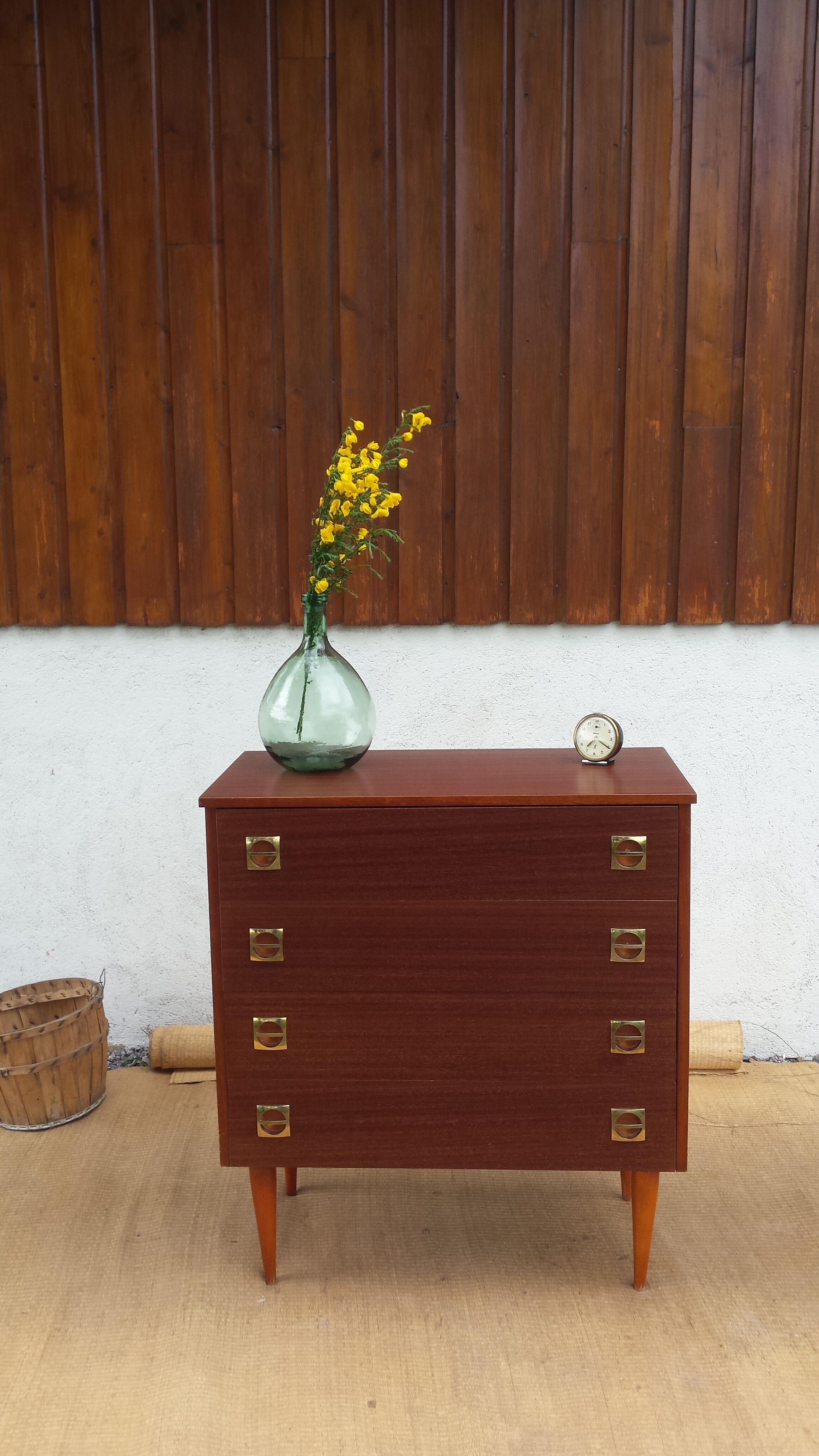Commode vintage années 70, pieds fuseaux