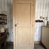 Bonnet maker with original patina