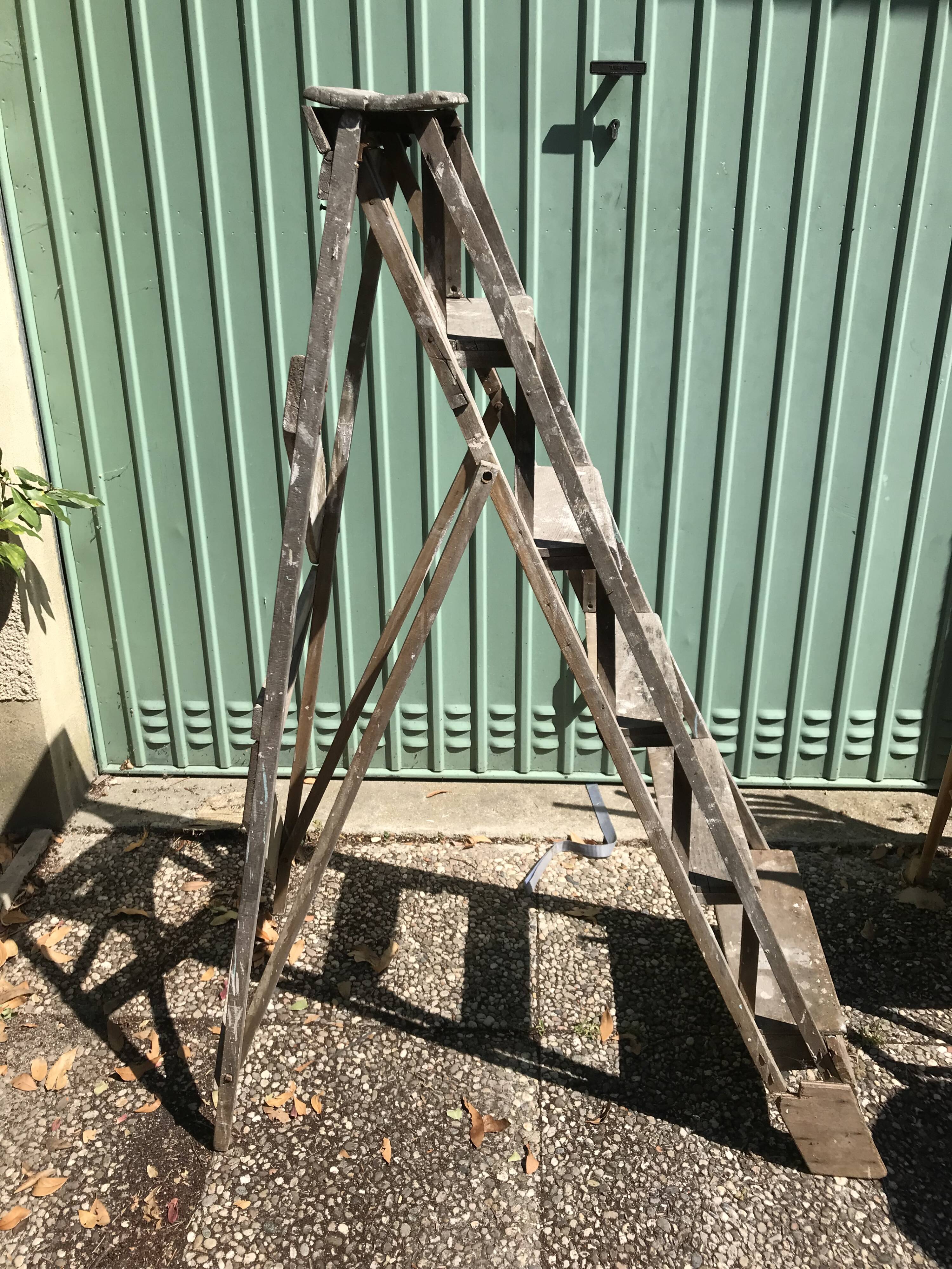 Former painter's stepladder wood 6 marches decoration vintage library
