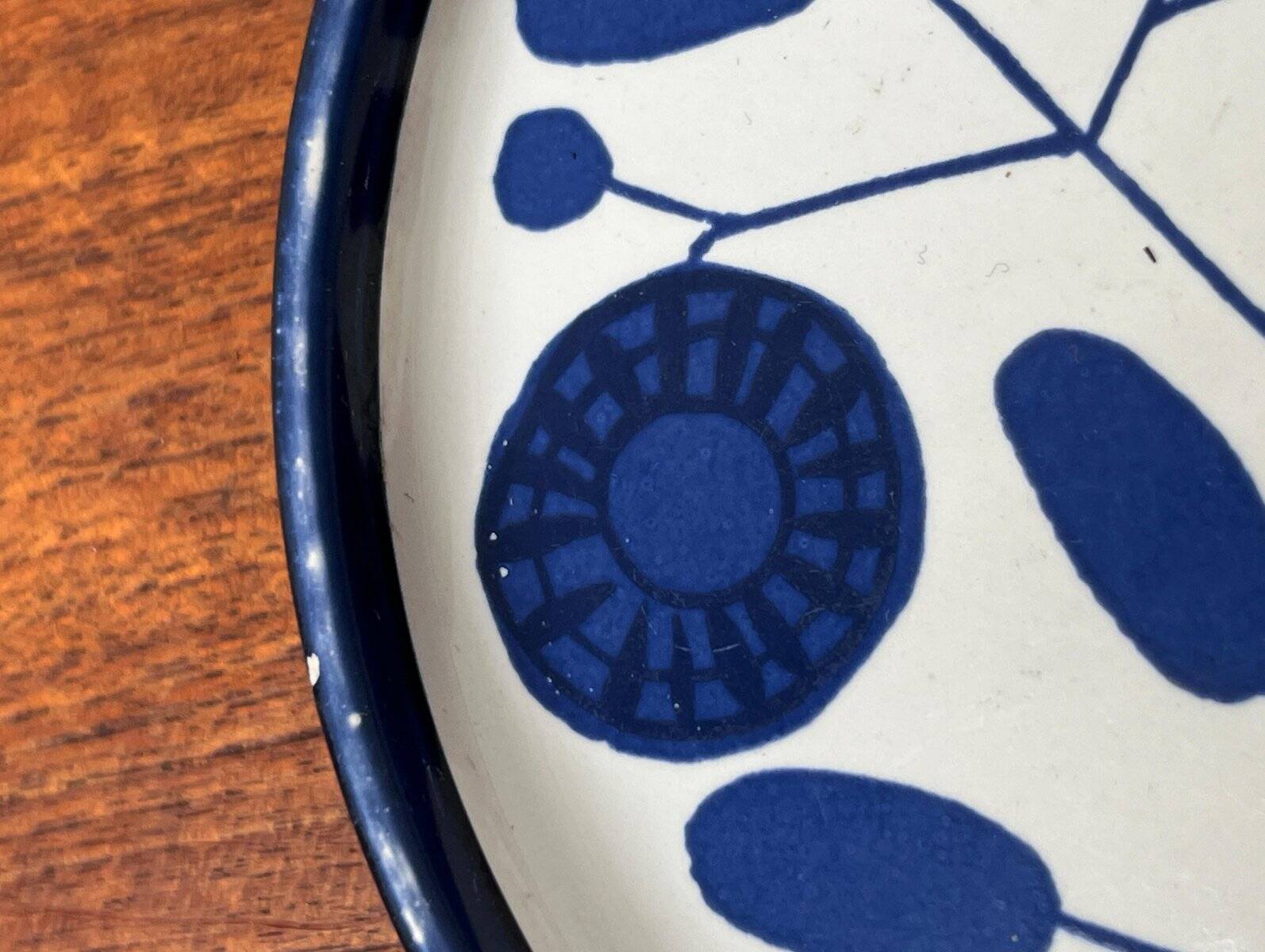 German ceramic saucer from the Stockholm series of the 1960s by Melitta, mid-century style.