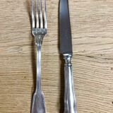 Set of 12 forks and knives in silver metal