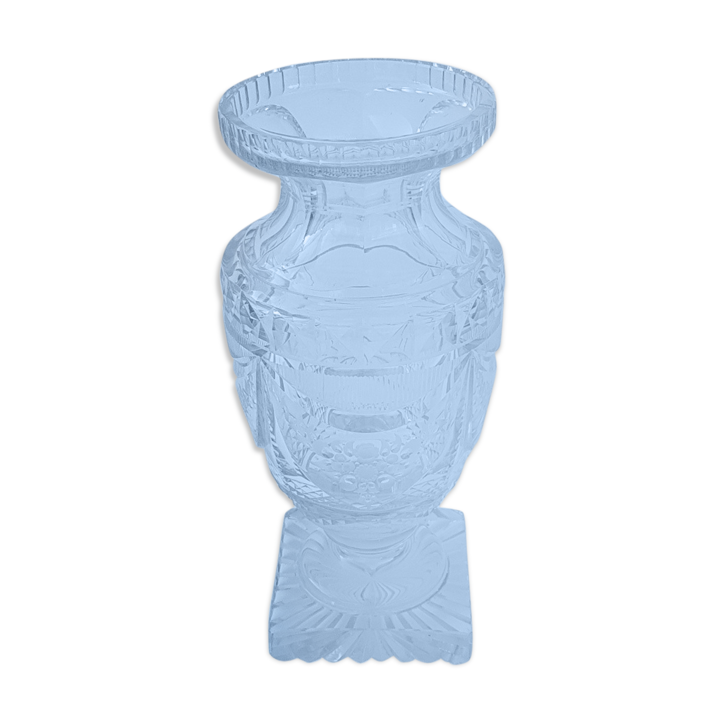 Plastic vase cut in Medici shape