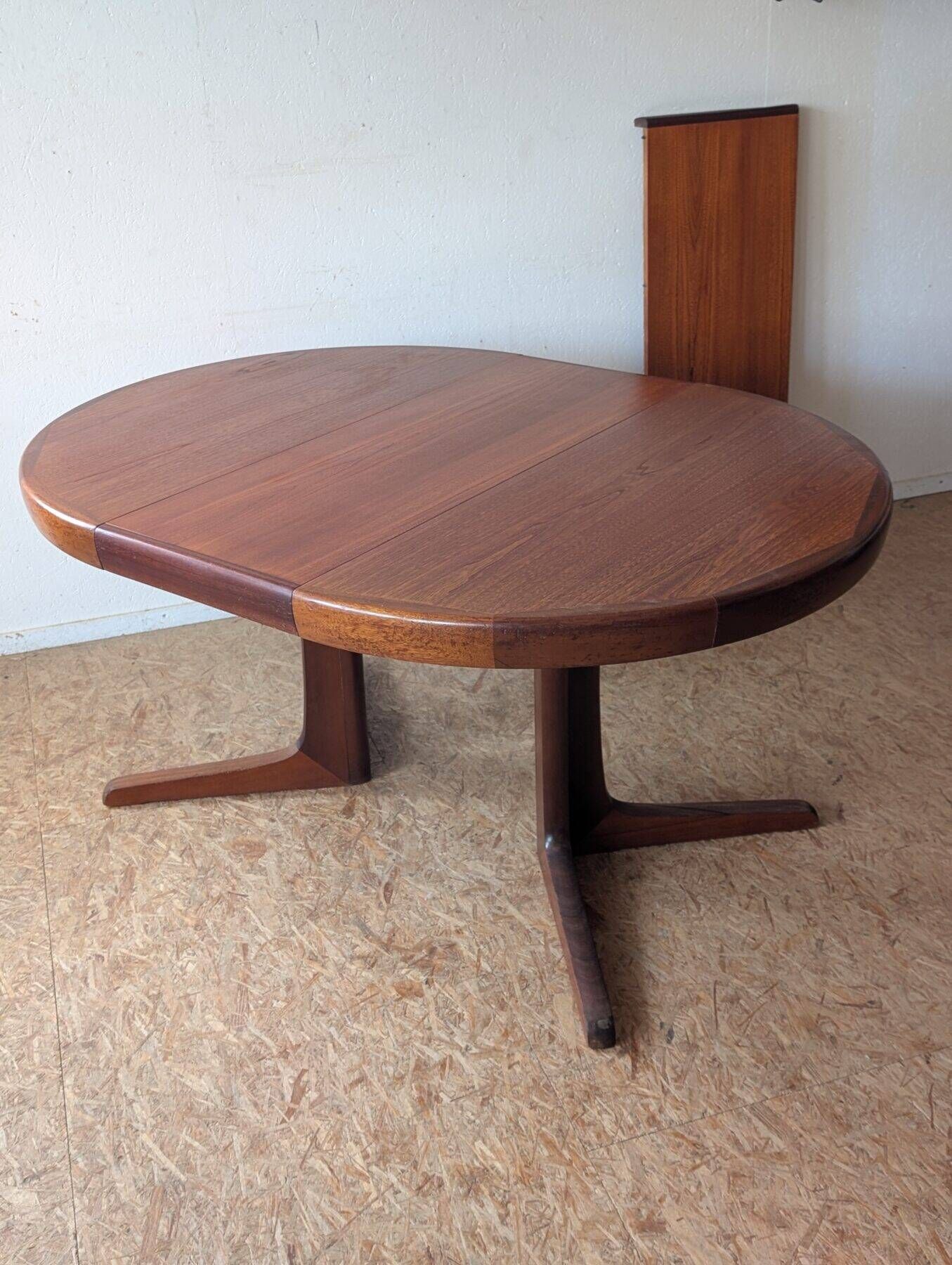 Round teak table with star base, 1960s, extendable.