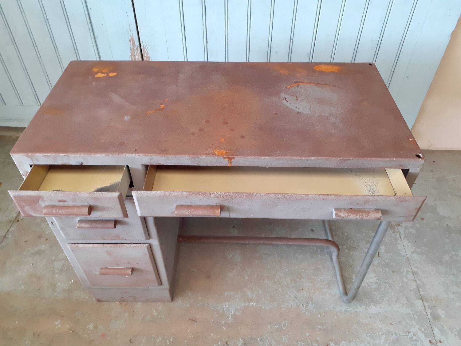 Metal dentist office.