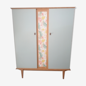 Vintage 2-door cabinet