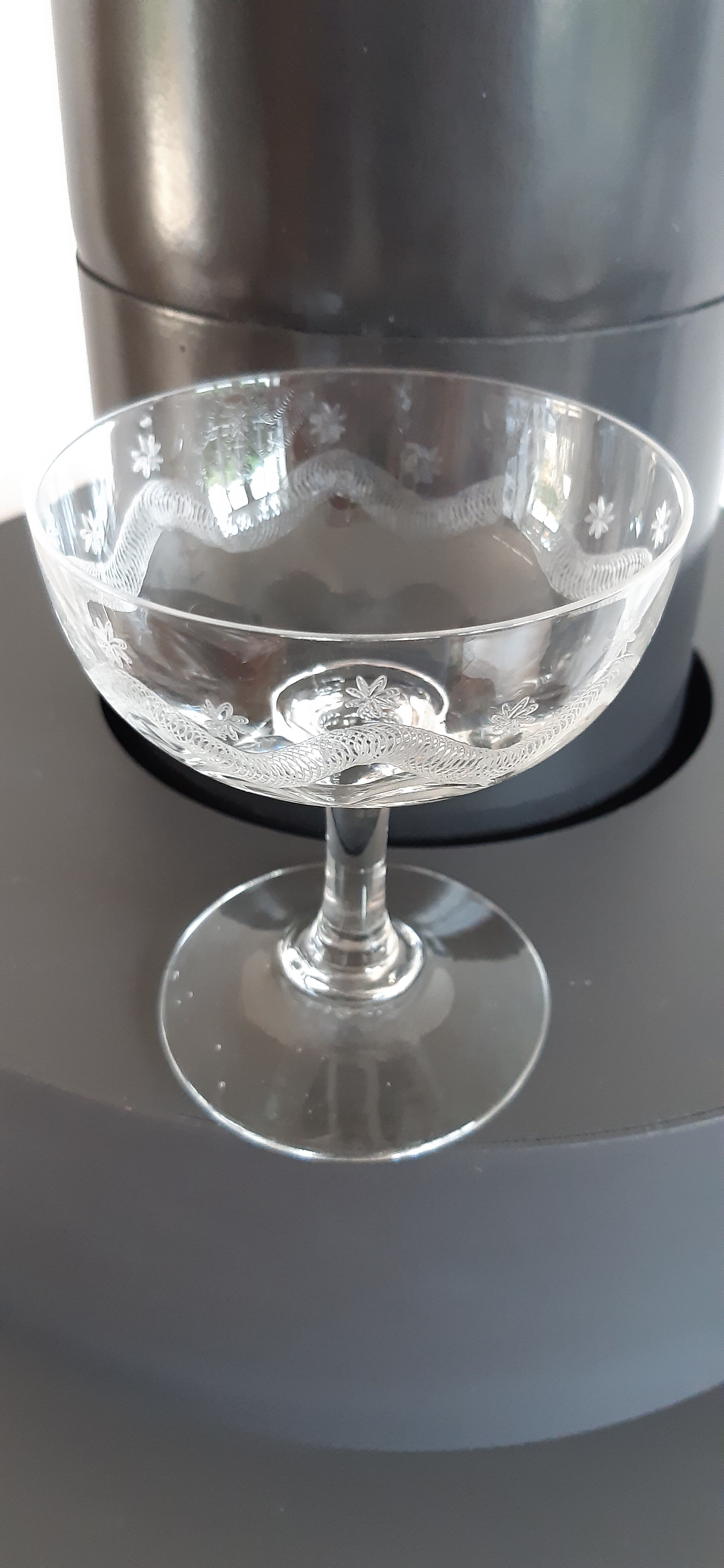 Set of 9 champagne glasses in crystal engraved XIXth