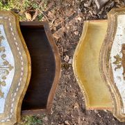 Paires de chevets florentins en bois doré