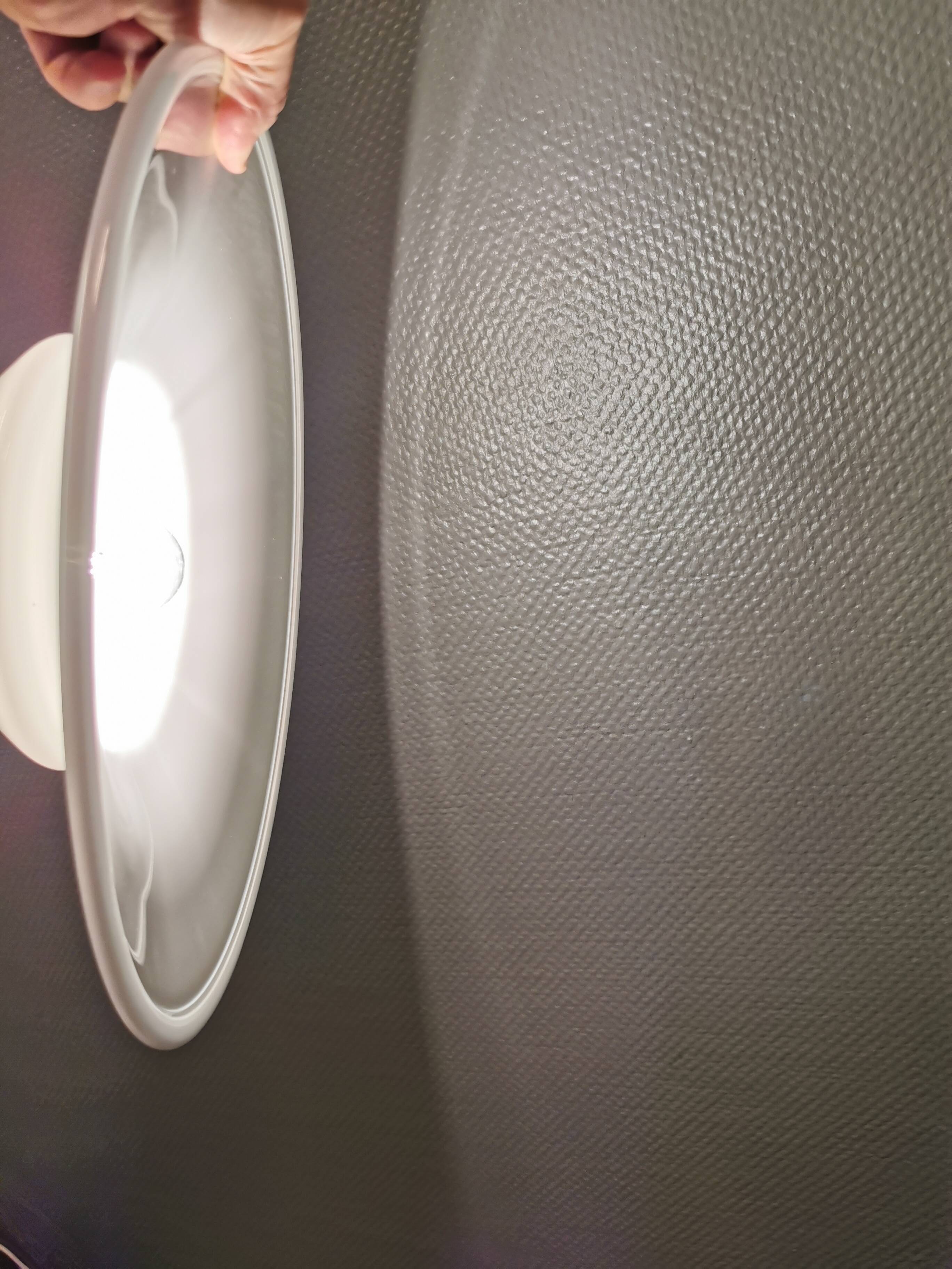 Lampe suspendue en verre opale, de la verrerie danoise Holmegaard, années 1980