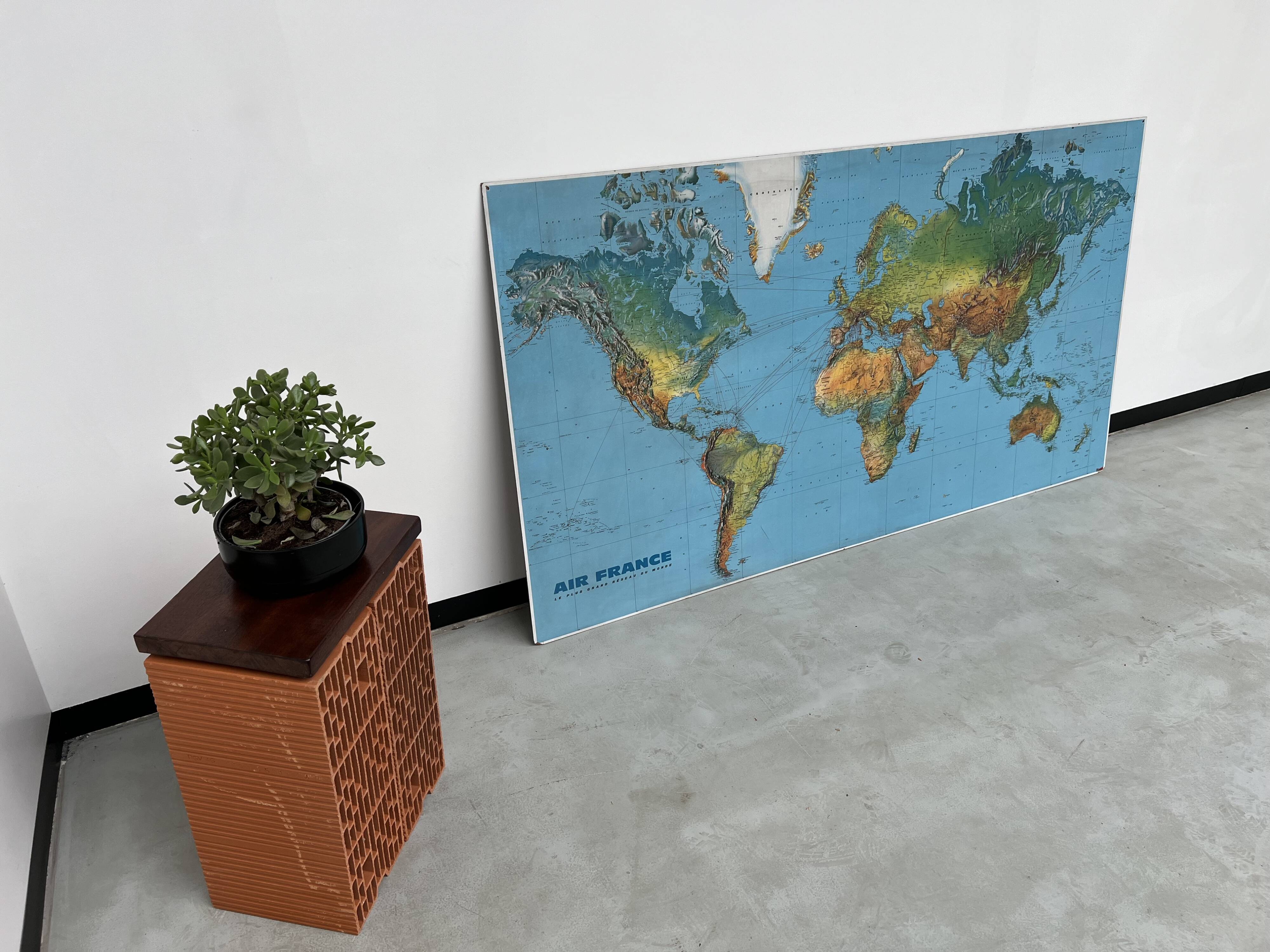 Former Air France planisphere published by Permalux