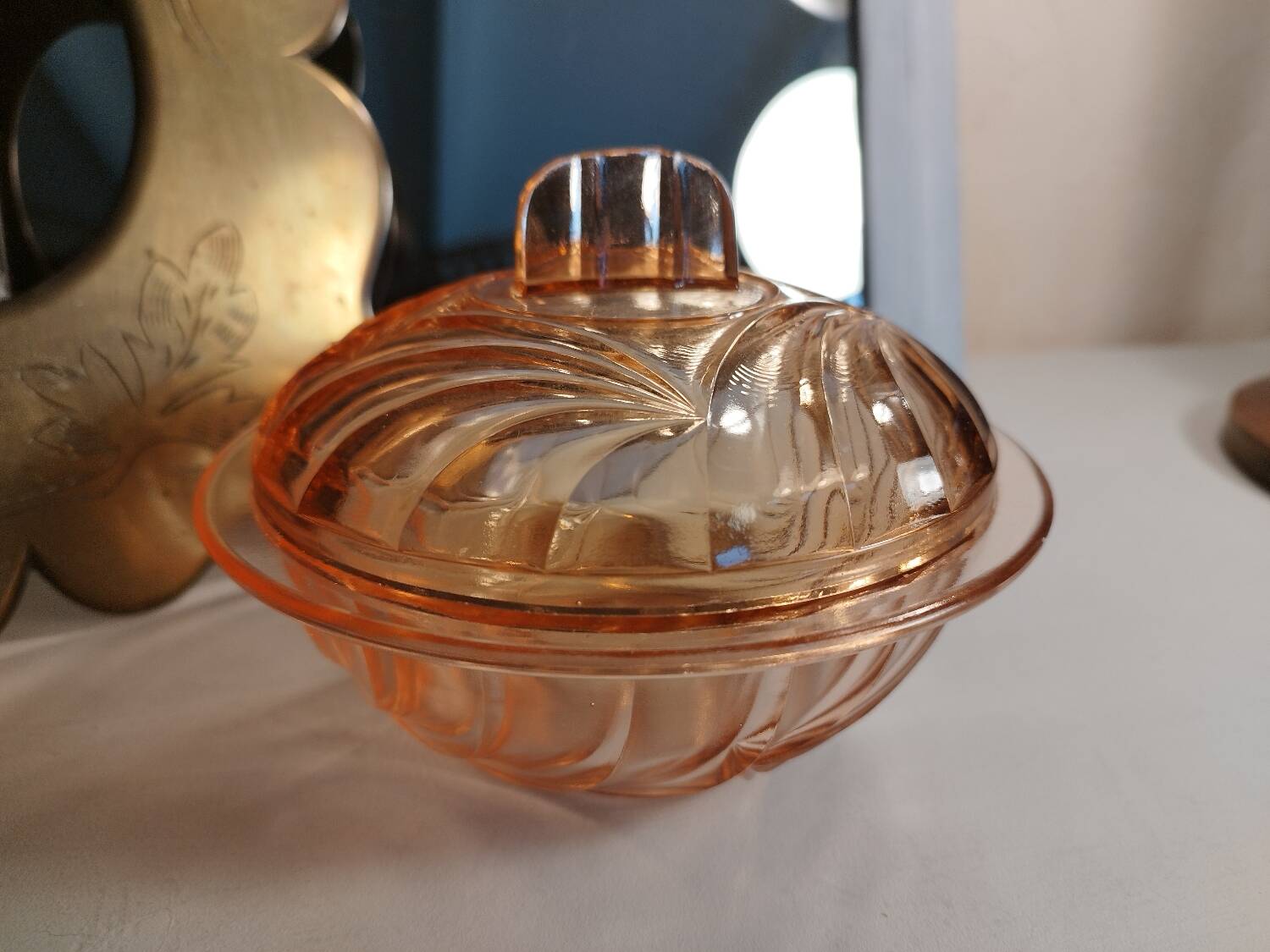 Candy dish, sugar bowl, pink glass box